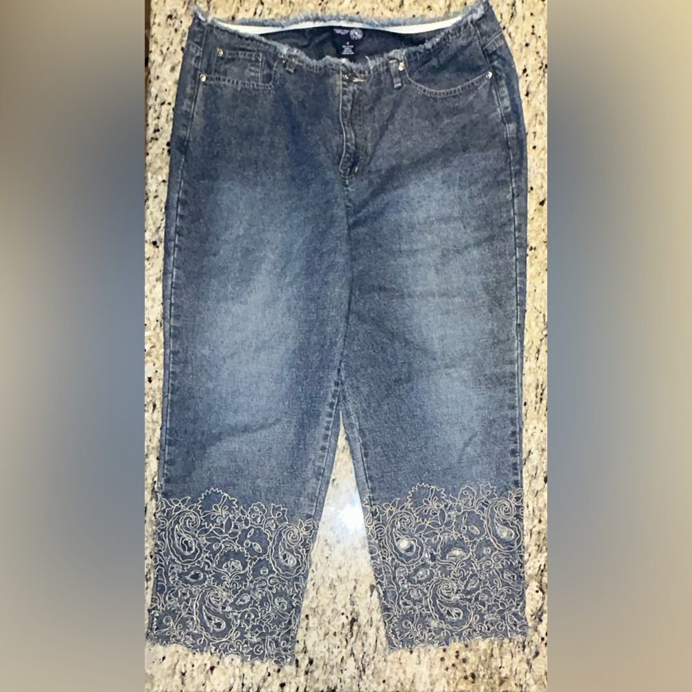 Venezia Capri Jeans Women’s 18 Blue Embroidered Hem Frayed Waist Lane Bryant